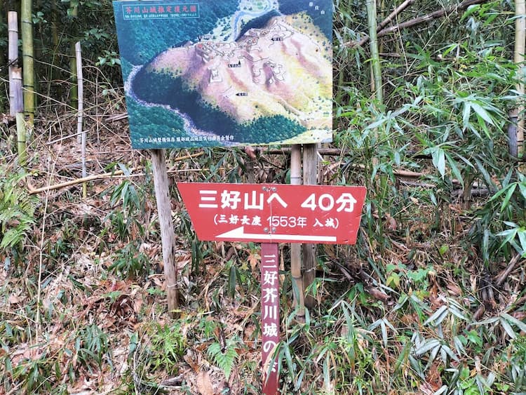 見逃しそうな案内板